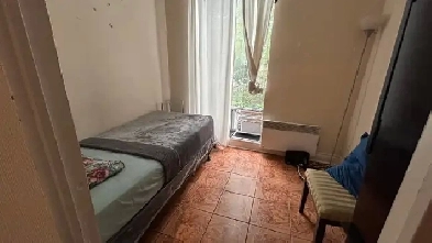 Furnished onebedroom   den DundasCollege Station TMU July 1 image