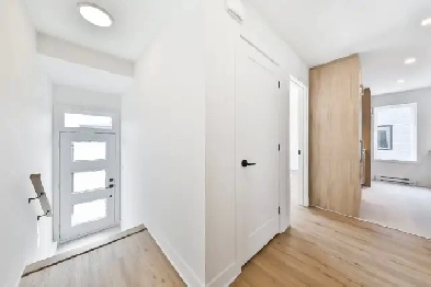 Grand 4  haut de gamme  Laval  DISPONIBLE 1er JUILLET 2025 image