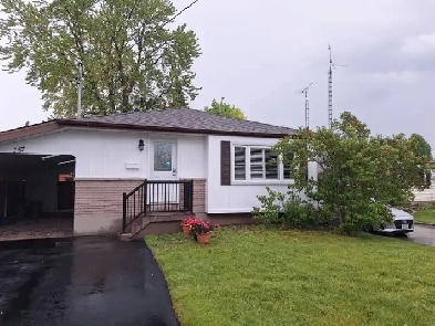 Spacious 3Bedroom 1 Bath Upper Unit image
