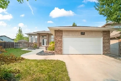 4bdrm 3bth Bungalow on Enormous PieShaped Lot in Amber Trails image