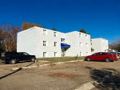 Looking for a female roommate image