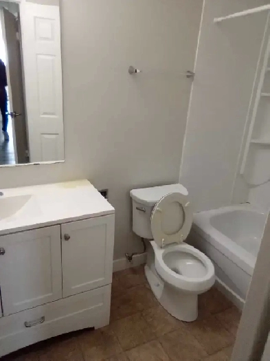 one room in an apartment for rent image