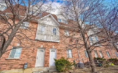 Rare Find 3 Bed 3 Full Bath Townhouse 2 Pkg For Family image