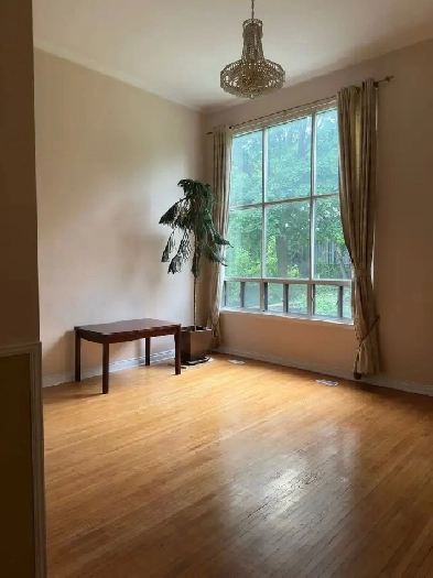 Spacious 4 beds room House for Rent  Finch404 in North York image