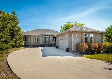 Custom 3Bdrm Home w Sunroom  Triple Garage in East St Paul image