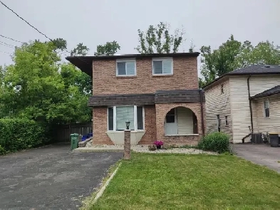 McMaster Student Rental  SEP 2025 to APR 2026  7 Bed  2 Bath image