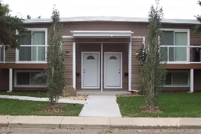 FANTASTIC LOCATION Modern 2 Bedroom Unit  Washer and Dryer image