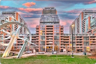 Luxury 1 Bedroom Corner Unit Condo in Liberty Village image
