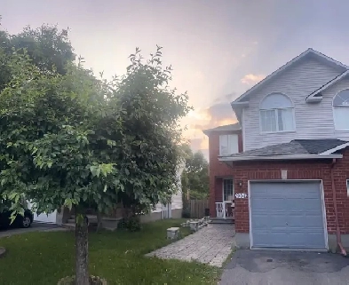 FOR RENT RIVERSIDE SOUTH 3bed25bath END UNIT image