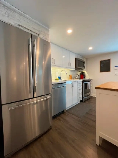 Bright  Spacious 1 Den Apartment in Prime Etobicoke  All Incl image