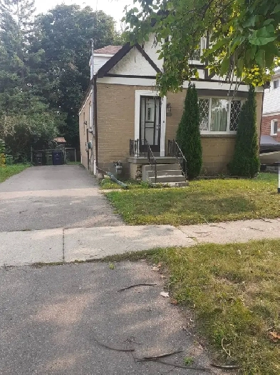 2nd Floor House 2 Bed Plus 1 Bath At Scarborough Rent   1800 image