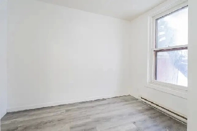 Spacious 5  Apartment  3 Bedrooms  Available Now image