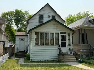 Scotia Heights 1 34 Stry 3 Brs 1 Bath ONLY 179900 image