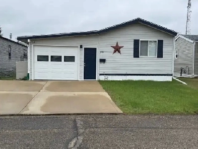1998 Mobile home with attached garage in Waskasoo Estates image