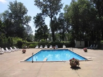 TOUT INCLUS Grand condo 3 et 12 830pca MEUBL  louer 1720 image