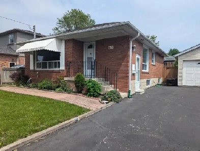 Private Room for Rent BSMT  Great Scarborough Location image