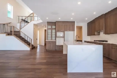 Beautiful New Home in North St Albert  2 Ensuites image
