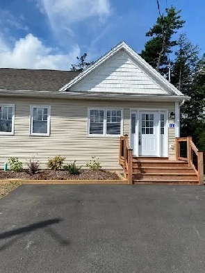 Twolevel 3 Bedroom 2 Bathroom Pet Friendly Rental in Enfield image