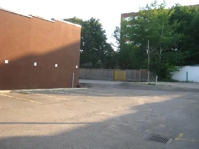 Downtown OshawaA clean 1 bdrm apt1500 incl utilities availabl image