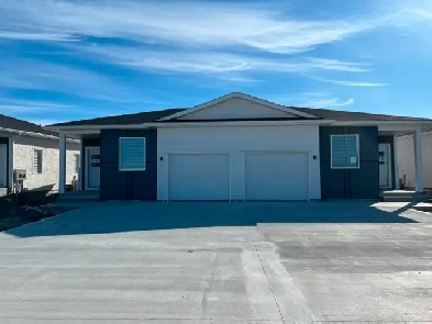 Spacious 3 Bedroom Apartment With Garage For Rent image