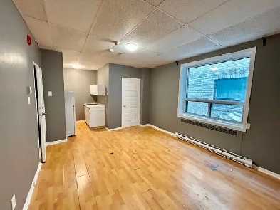 Bright 35 Apartment one minute walk from metro image