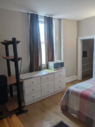THREE MONTHS OF RENT FREE EFFECTIVE RENT IS ONLY 1050MONTH image