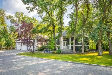 5bdrm Bungalow in East St Paul on 11acres w Triple Att Garage image
