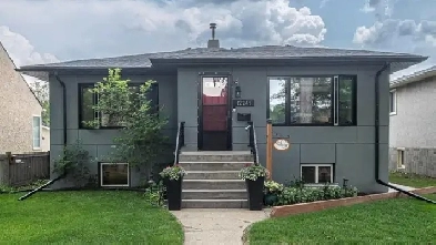 Well Maintained  Updated Home in Central Edmonton image