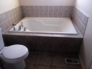 masterBDR private washroom 1500 only all include in York Uni image