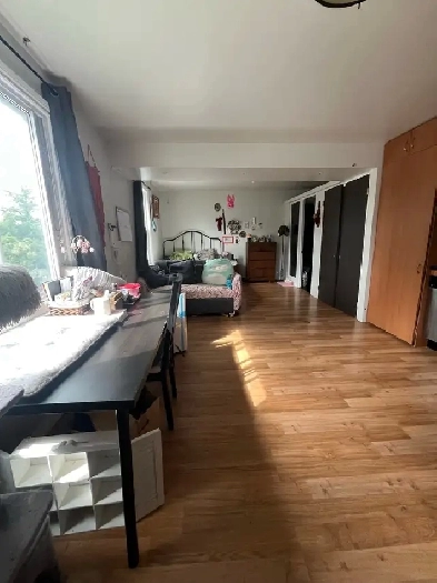 1350 allin w parking large bachelor for Aug 01 near Beechwood image