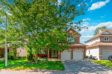 Quiet Street Big Backyard  4Bed   Loft in Findlay Creek image