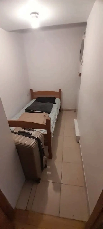 Petite Chambre  louer pour tudiants Mtro Joliette image