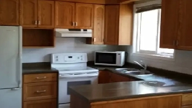 0801  CLEAN 5 BED 2 WR HOME  1850 SQFT  BAYVIEW STEELES image