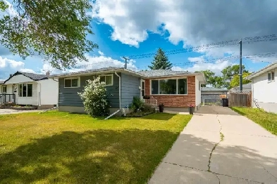 Spacious 4 1 BDRM Bungalow in Garden City  Winnipeg image