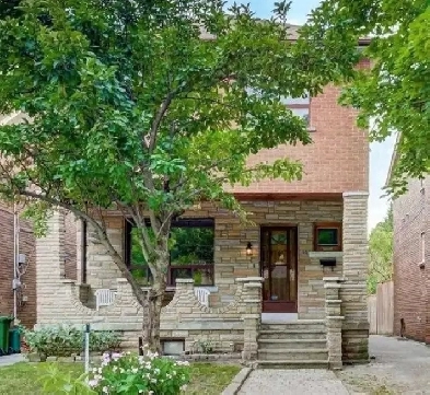 Student housing for rent Broadview and Danforth area image