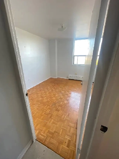 ROOM FOR RENT image