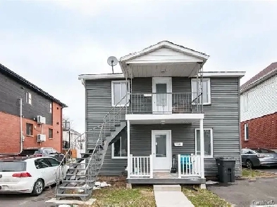 LIBRE IMMDIATEMENT  4 12  louer dans le vieux Longueuil image