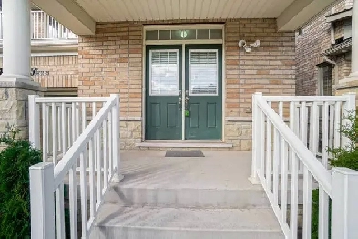 Spacious Master Bedroom for Rent in 4Bedroom Home image