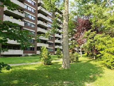 TOUT INCLUS Grand condo 3 et 12 830pca MEUBL  louer 1699 image