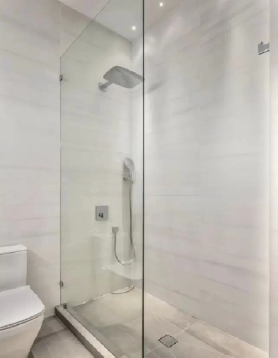 High quality rooms whole floor whole house by NW train station image