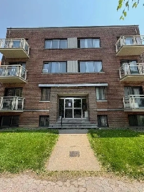 Large 35 for Rent in Monkland Village NDG 3K Signing Bonus image