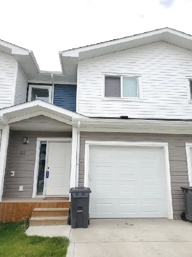 Modern Pet Friendly 3 Bed Townhouse with Garage  Fenced Yard image