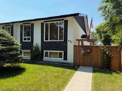 East Transcona Bilevel 4 Brs 15 baths Dbl Gar ONLY 299900 image
