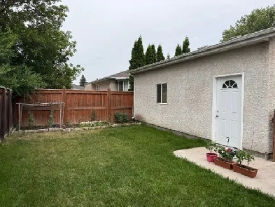 River Park South Bilevel 3 Brs 15 Baths Dbl Gar ONLY 39990 image