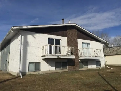3 Bed Room 15 Bath BiLevel 4 Plex in Highland Green Red Deer image