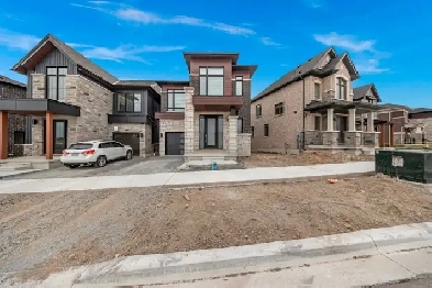 Luxury Home For Rent In Rural Pickering image