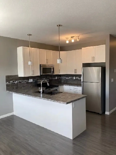 Beautiful 3 bed2 bath townhouse for rent in Penhold image