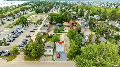 Cabin near beach in Sylvan Lake image