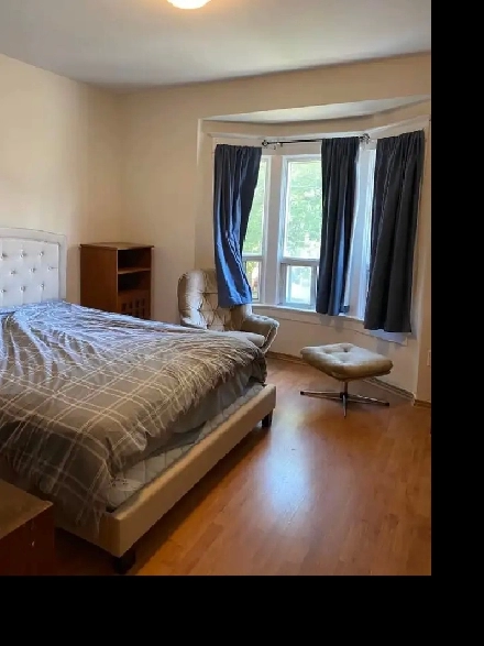 Couple room in eastyork available from Aug 1st1280month image