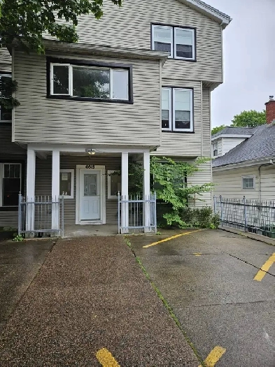 August 1st New Reno Large Nice Bright One BR  Den Quinpool Rd image